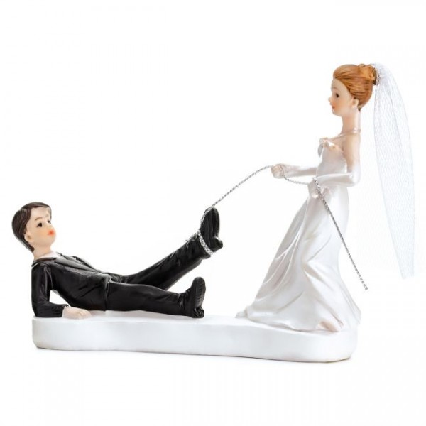 Decorate a wedding cake for newlyweds with the PartyDeco Cake Topper Newlyweds with a Rope. The cake topper will add humor during the wedding and is perfect to celebrate Newlyweds on their wedding day! Only the paper base is suitable for contact with foo